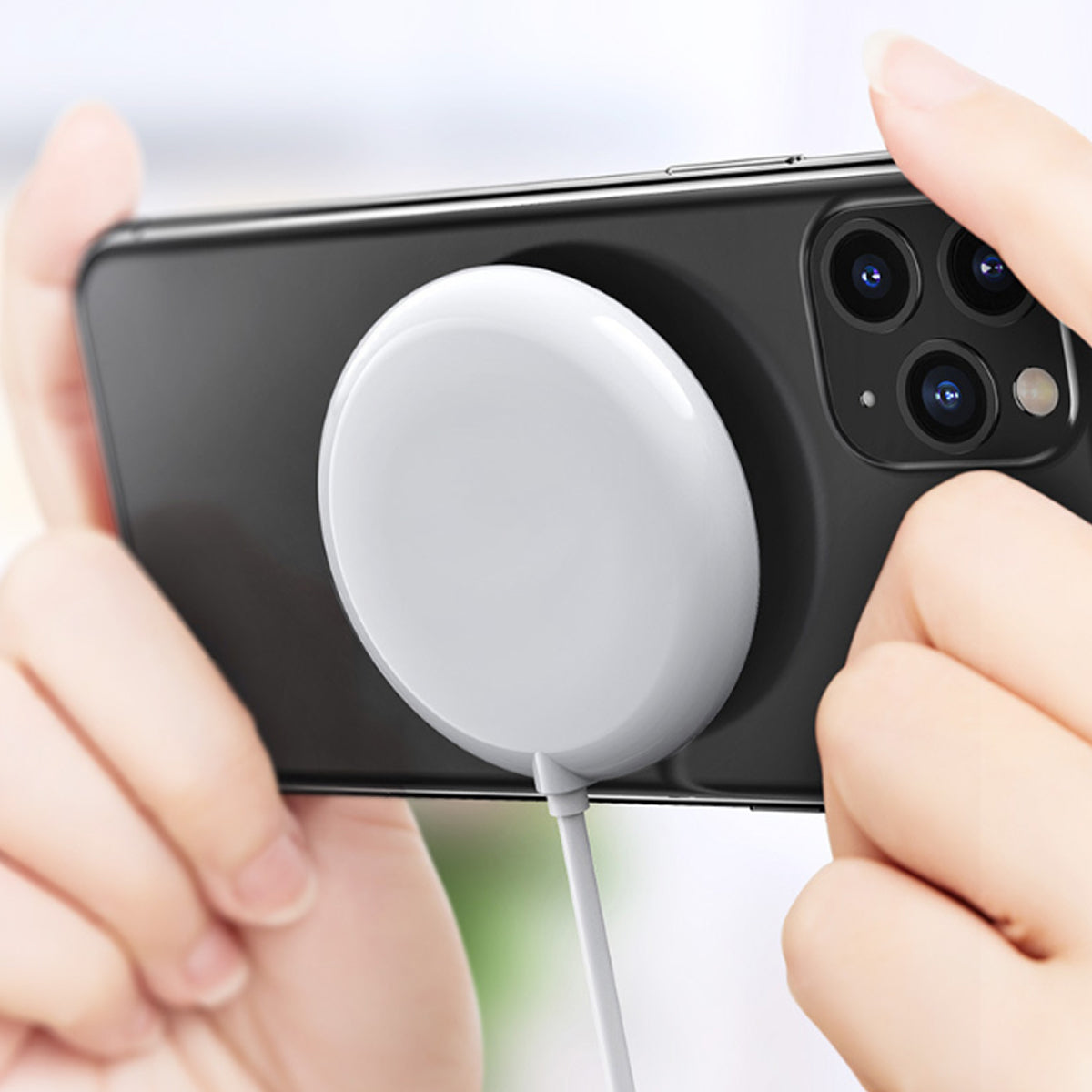 Ultra-Thin Round 10W Fast Wireless Charger